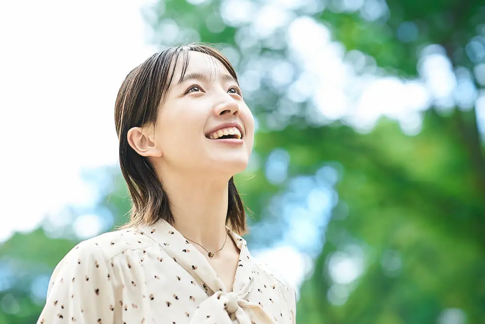 うれしそうな女性